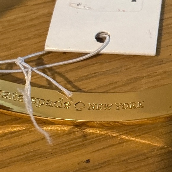 Kate Spade Take a Bow Enameled Bangle Bracelet Glitter NEW - Picture 2 of 4